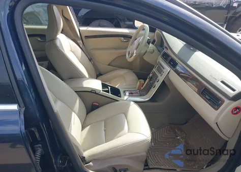 2011 Volvo Xc70 T6 z USA, uszkodzony, nr VIN YV4902BZ5B1096359